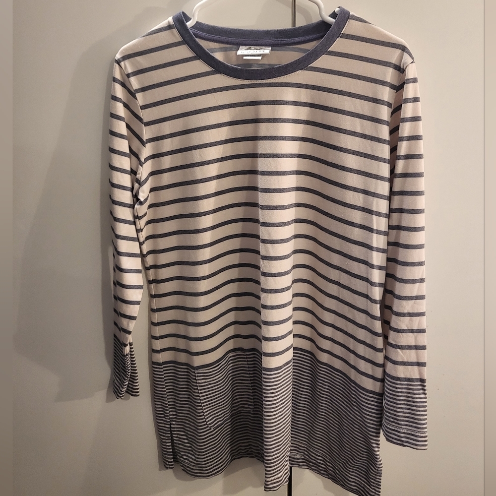 Wild Palms Womans Gray Striped Womans Medium Top